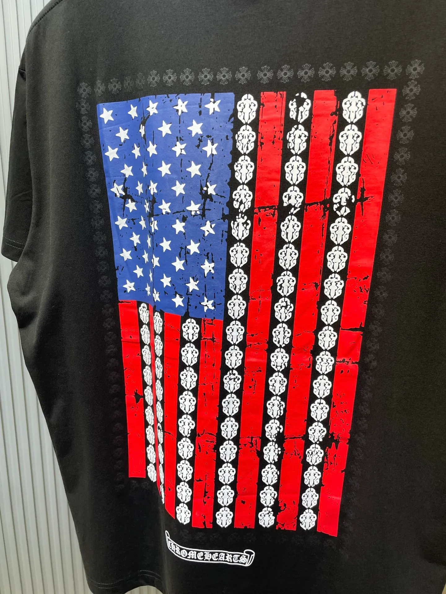 🅿️290 come hearts 🌟【Top replica】Flag scroll tee short sleeves (open version-physical counter-top luxury quality)🆚Second sale of all versions on the market. The fabric is made of 26 weave 200 grams of cotton. The printing uses a variety of printing techniques. Customized accessories. Size: s m l